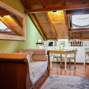 Casa In Contrada: Cozy Flat In Old Town , Bellano Italy